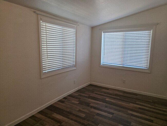 Building Photo - 2050 Branstetter Ln
