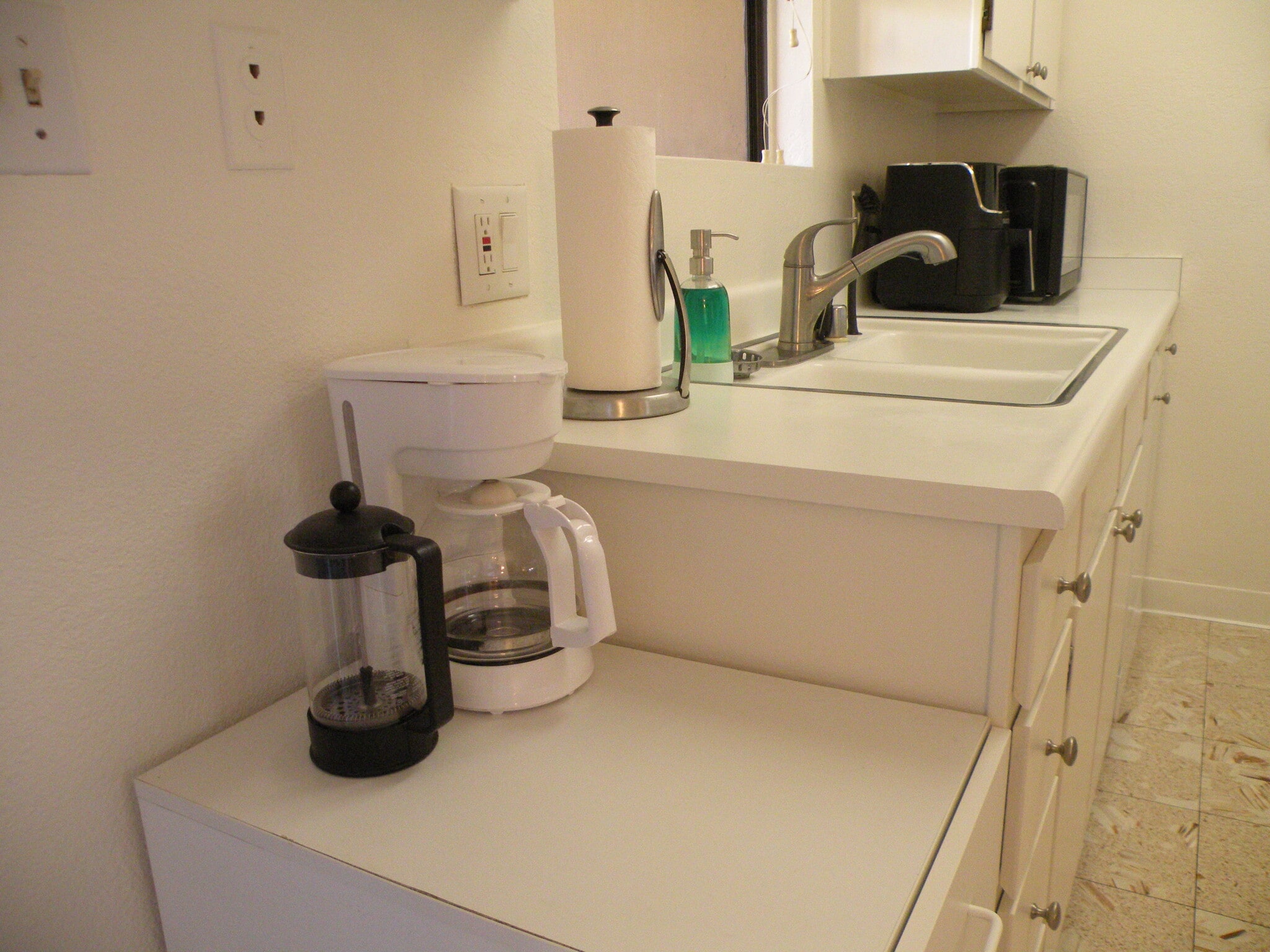 Kitchen - 5300 E Waverly Dr