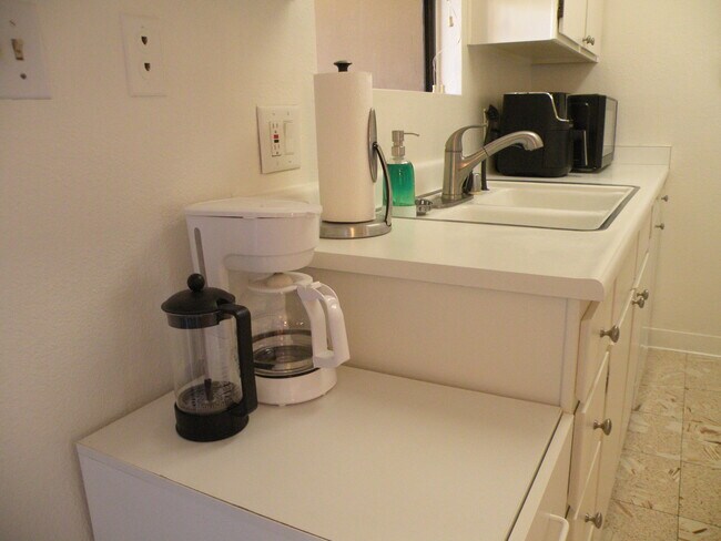 Kitchen - 5300 E Waverly Dr