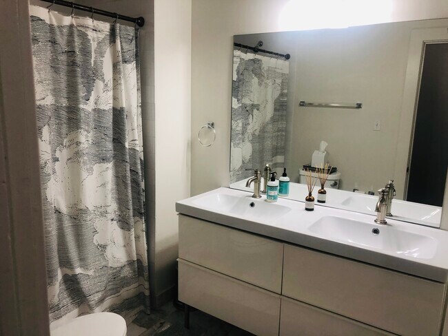 Building Photo - 1618 Enfield Rd