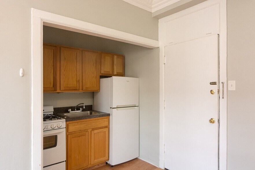 Building Photo - 3824 N Fremont