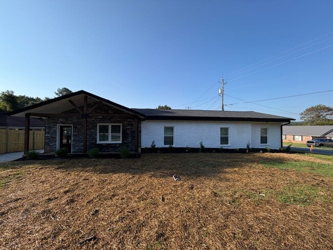 Building Photo - 1278 Chulio Rd SE