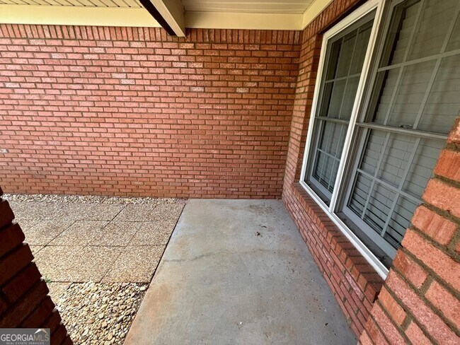 Building Photo - 300 Wisteria Way