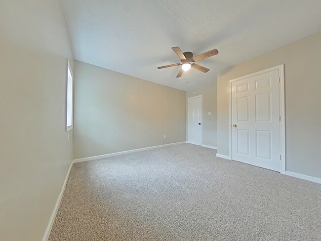 Building Photo - 6449 Kelmscot Ct