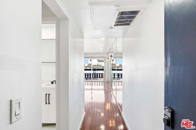 Building Photo - 320 Hermosa Ave