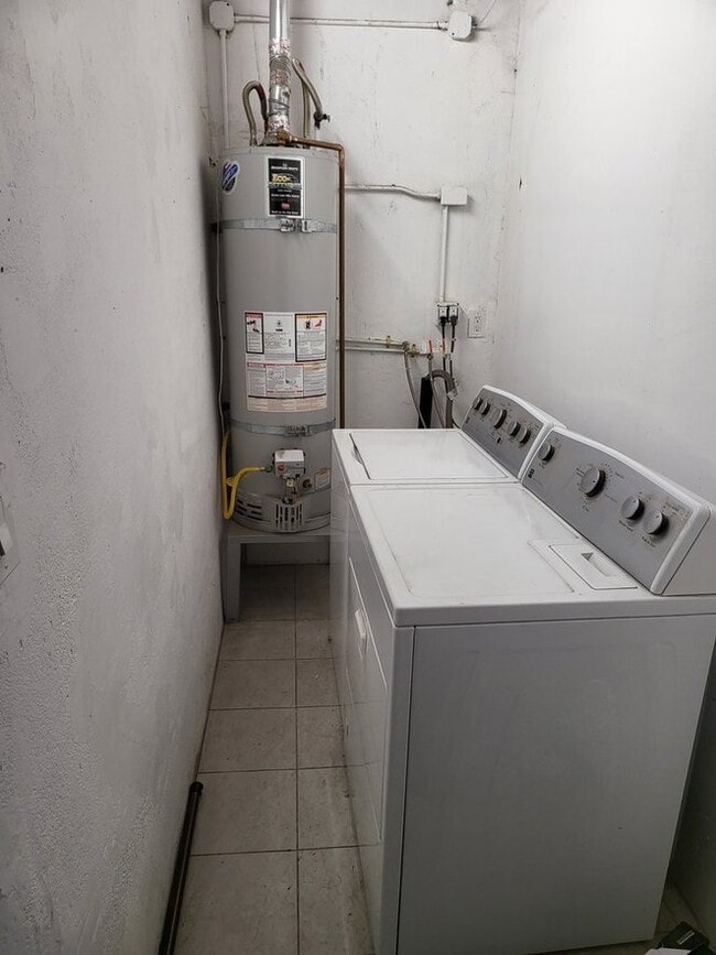 Building Photo - 1118 W Cruces St