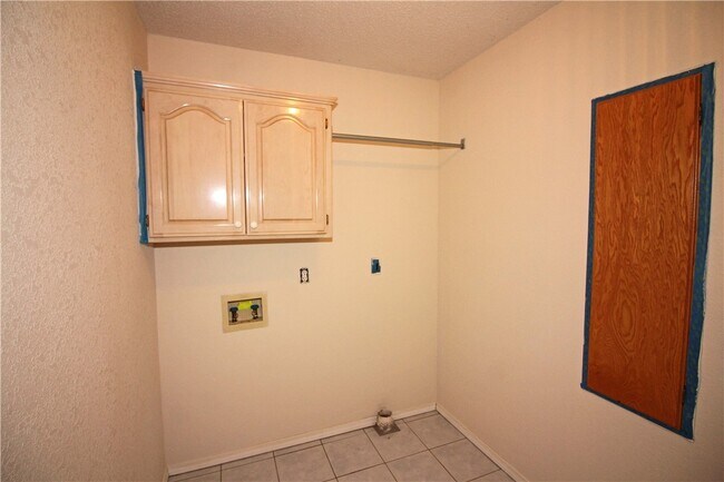 Building Photo - 1205 SE 22nd St