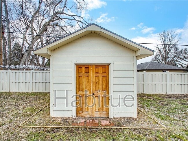 Building Photo - 4919 W Wylie Ln
