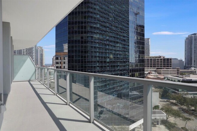 Building Photo - 400 Central Ave