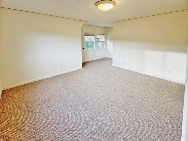 Building Photo - 250 Edgewood Ave