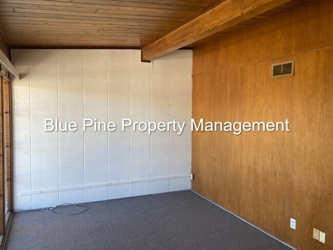 Building Photo - 390 W 14th St