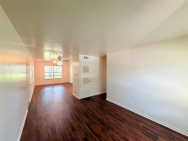 Building Photo - 8701 Parkfield Dr
