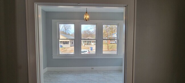 Building Photo - Gorgeous fully remodeled Craftsman style home in Highland Historic District!