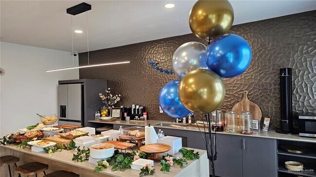 Building Photo - 28 Jenna Ln