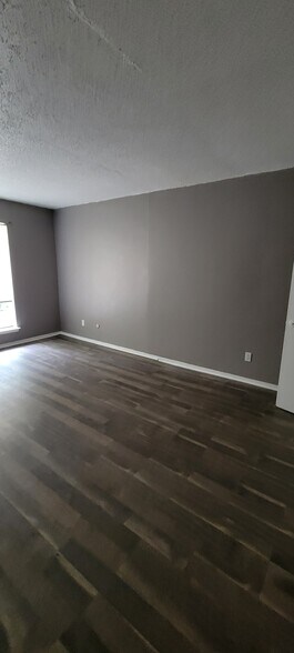 Building Photo - 5055 Ridglea Ln