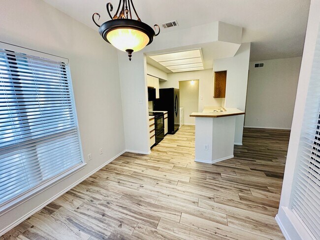 Building Photo - 1 MONTH FREE !!! - Charming 2 Bed 2 Bath Condo with Nature Views in Stillhouse Canyon - Spicewood...