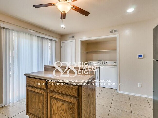 Building Photo - Spacious 2 Bed/1.5 Bath Norman Townhome Du...