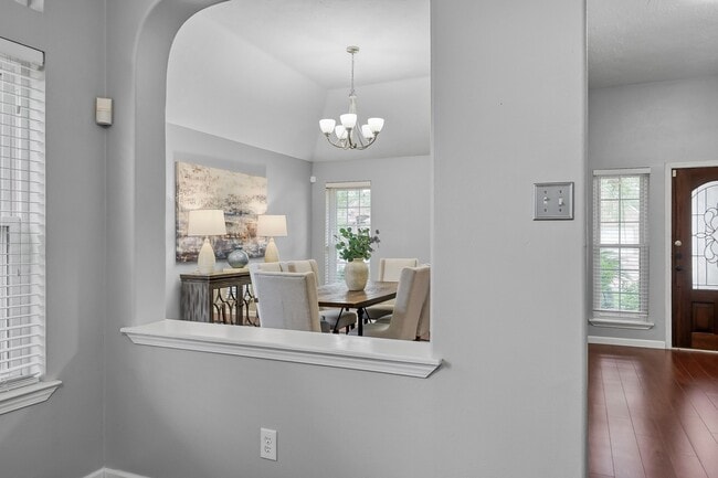 Building Photo - 5714 Overton Park Dr