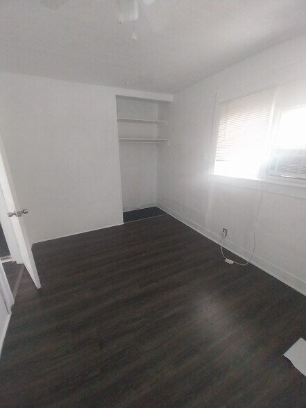 Building Photo - 211 S Oleander Ave