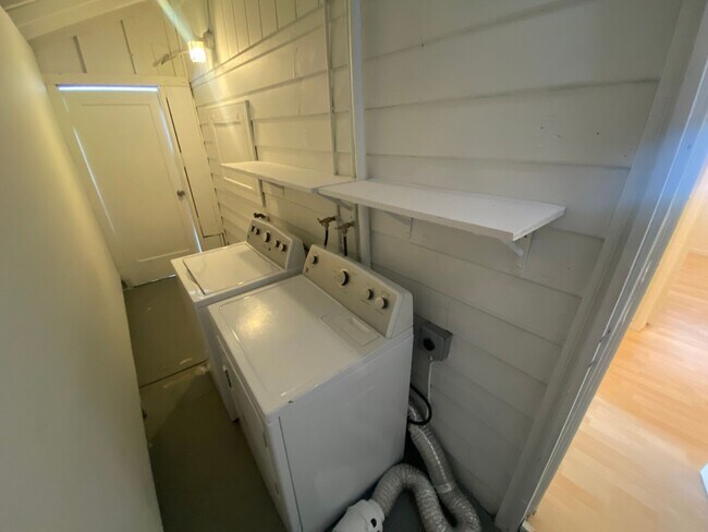 Building Photo - Charming Oakland Home in Desirable Neighborhood