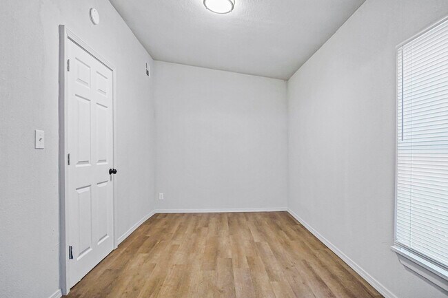 Building Photo - 3009 SE 18th St