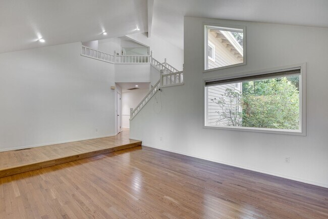 Building Photo - Updated 4 bed 2.5 bath in Sammamish!