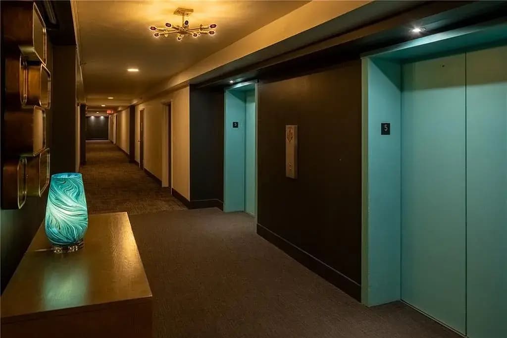 Floor hallways - 620 Peachtree St NE
