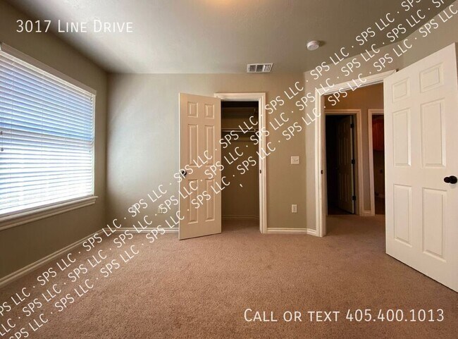 Building Photo - 3017 Line Dr