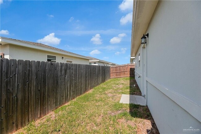 Building Photo - 12 N Winona Dr