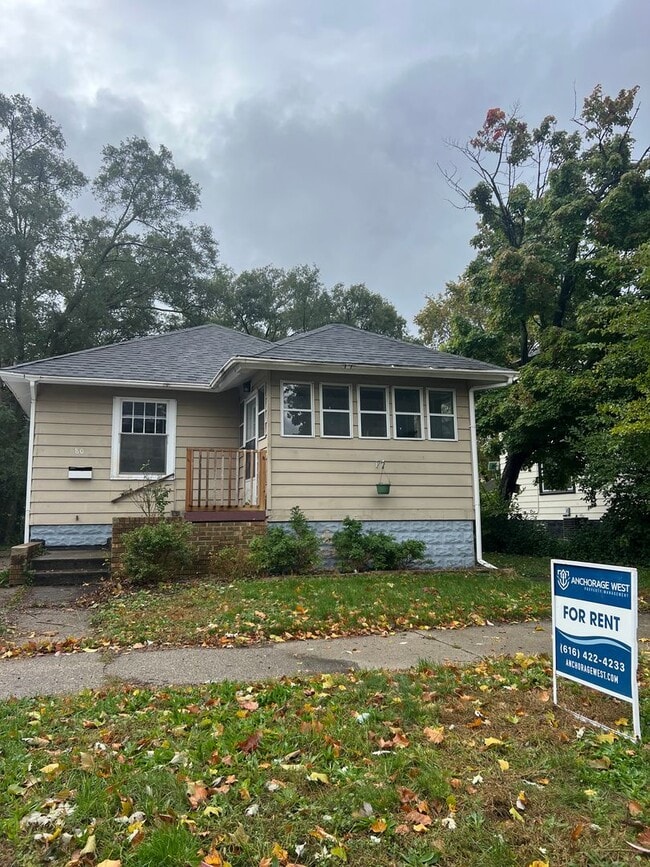 Building Photo - Spacious 2 Bedroom Southside Holland