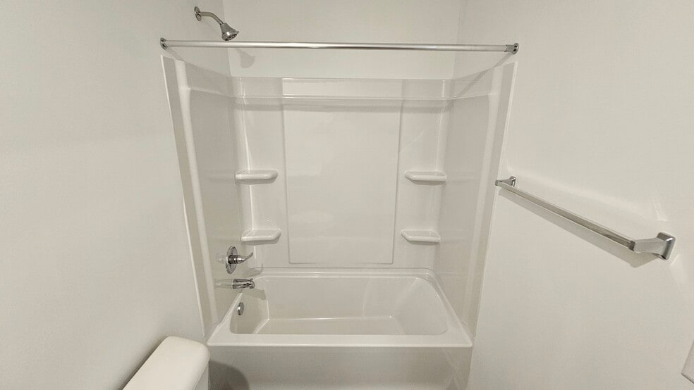 Full Bath - 4209 Tingle Dr