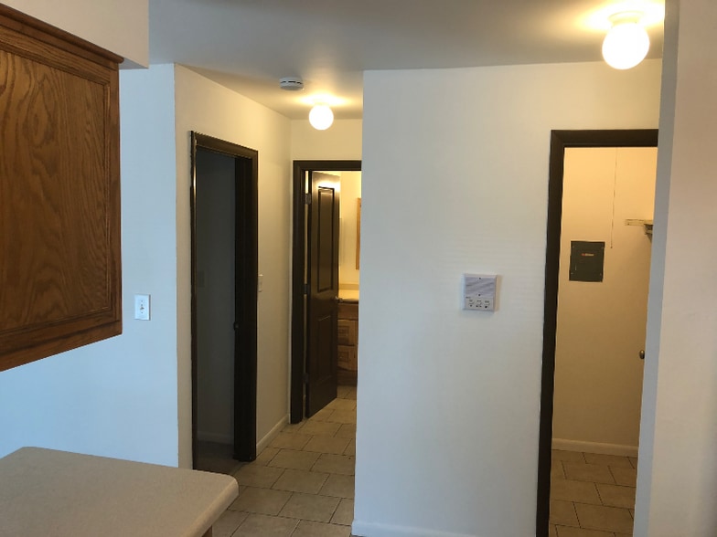 Building Photo - 650 Westmoreland Dr