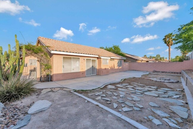 Building Photo - Charming Single-Story Home!