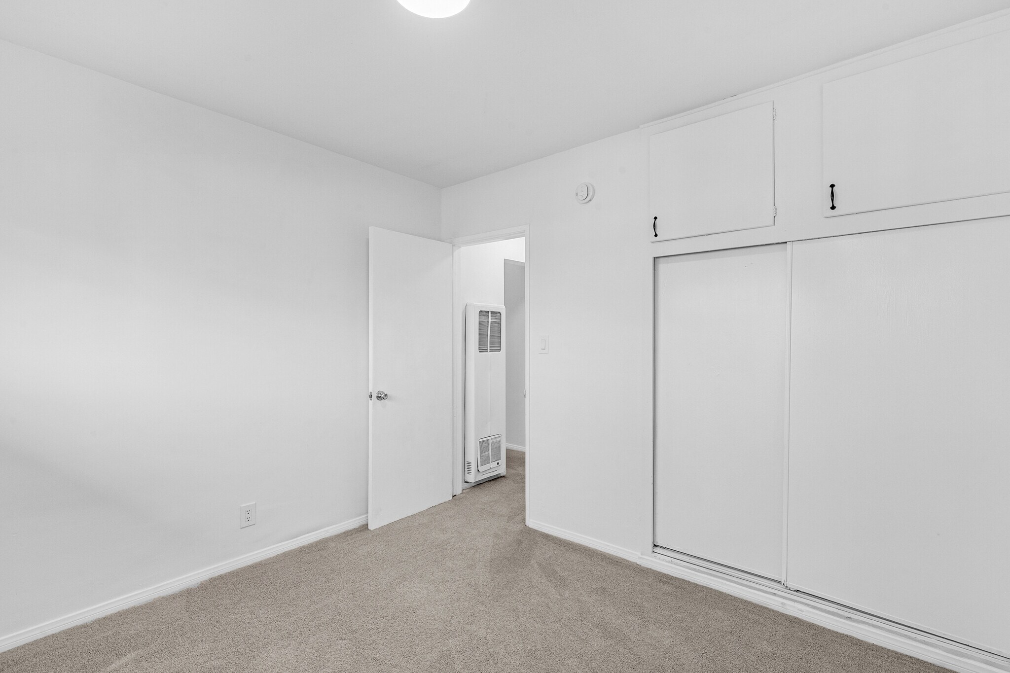 Building Photo - 536 Hyde Park Pl