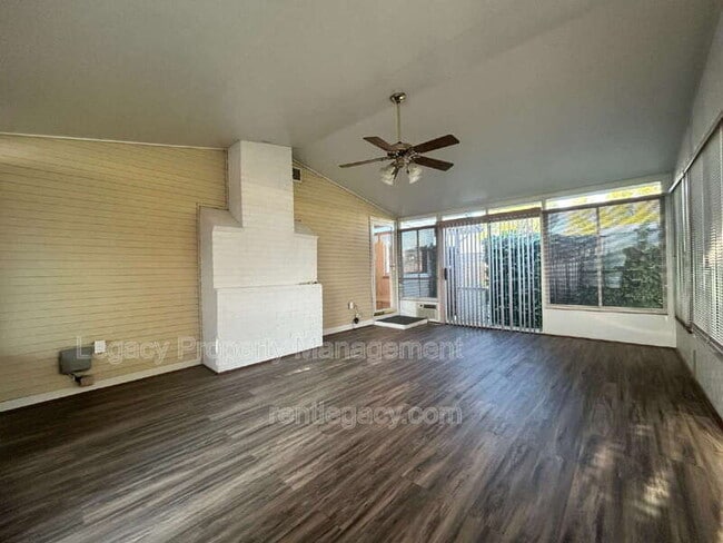 Building Photo - 5200 Fernwood Way