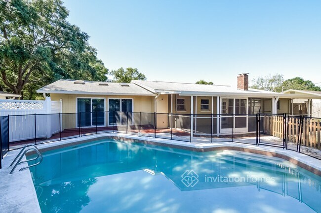 Building Photo - 2554 Lake Ellen Cir