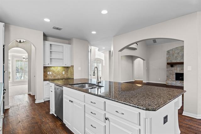 Building Photo - 4542 Carraway Dr