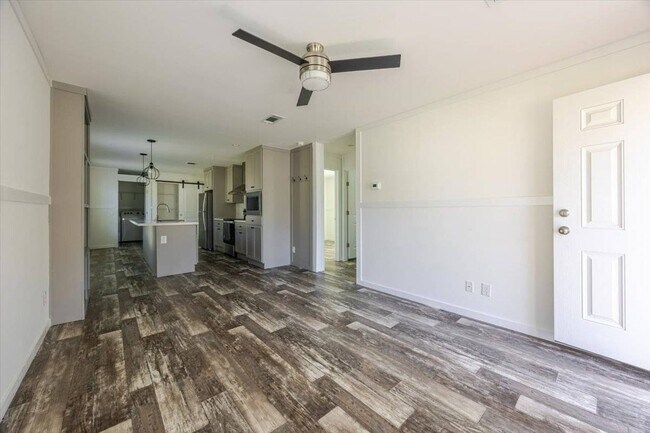 Building Photo - 326 Smith Rd