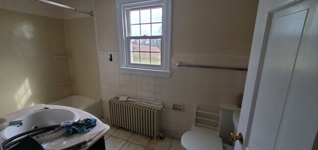 Building Photo - 159 Limerick Center Rd