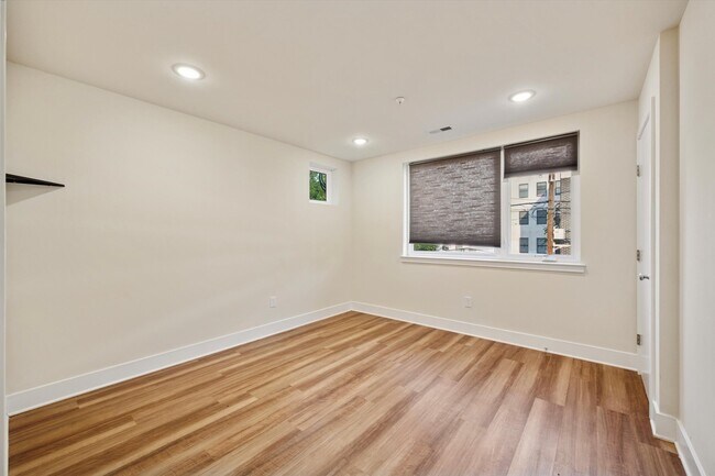 Building Photo - 1519 N Sydenham St