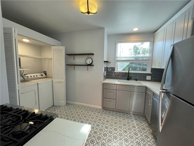 Building Photo - 4447 E 14th St