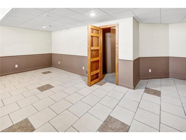Building Photo - 1209 Lewis Ave SW