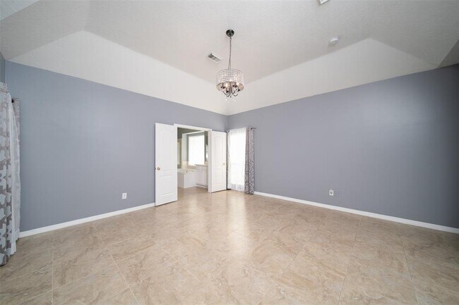 Building Photo - 4102 Magnolia Ln
