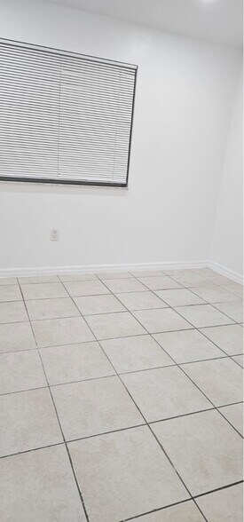 Building Photo - 1270 SE 27th St