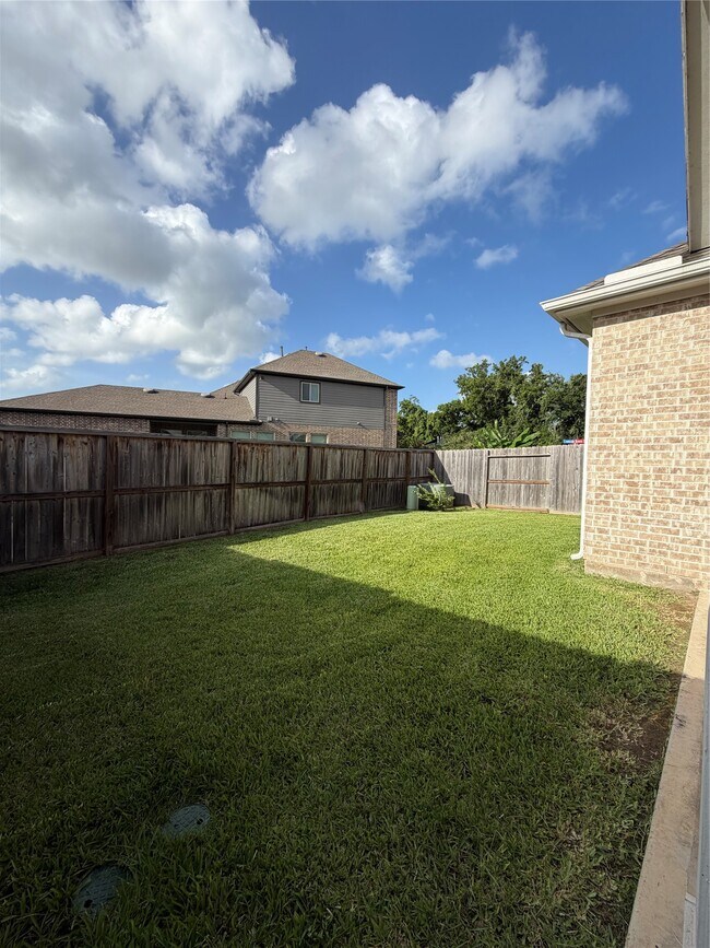 Building Photo - 10719 Pleasant View Dr