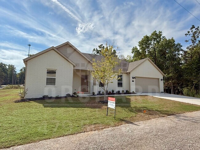 Building Photo - Bella Vista Single-Family Home- 3 Bed/ 2 B...