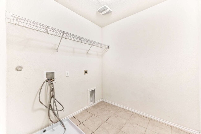 Building Photo - "Spacious 4-Bedroom Retreat with 3 Full Baths in San Antonio – Your Perfect 2029 Sq Ft Sanctuary!"