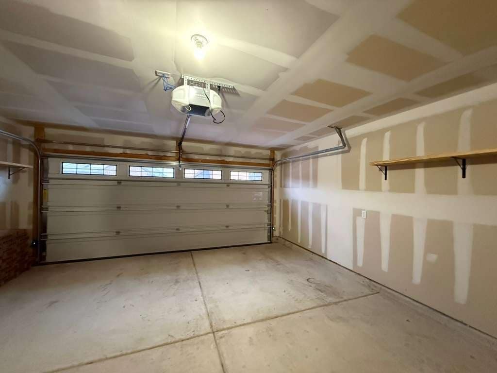 Building Photo - 323 Deer Crest Dr