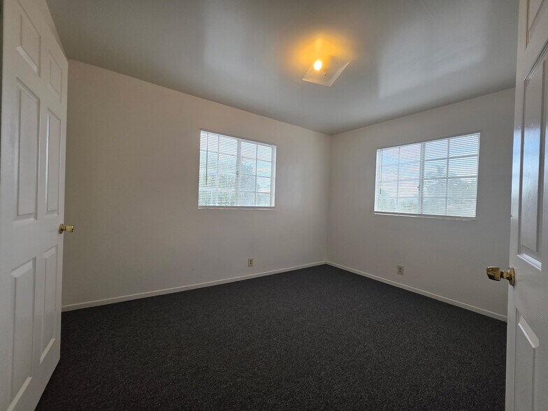 Building Photo - 220 S Pannes Ave