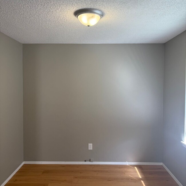 Building Photo - remodeled 3 bedroom 2 bathroom home